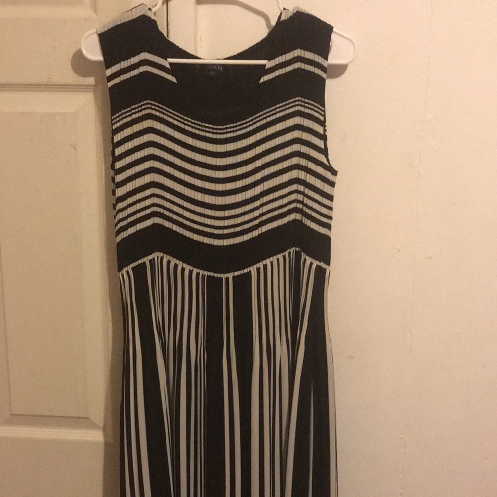 Dress - Picture 4 of 6